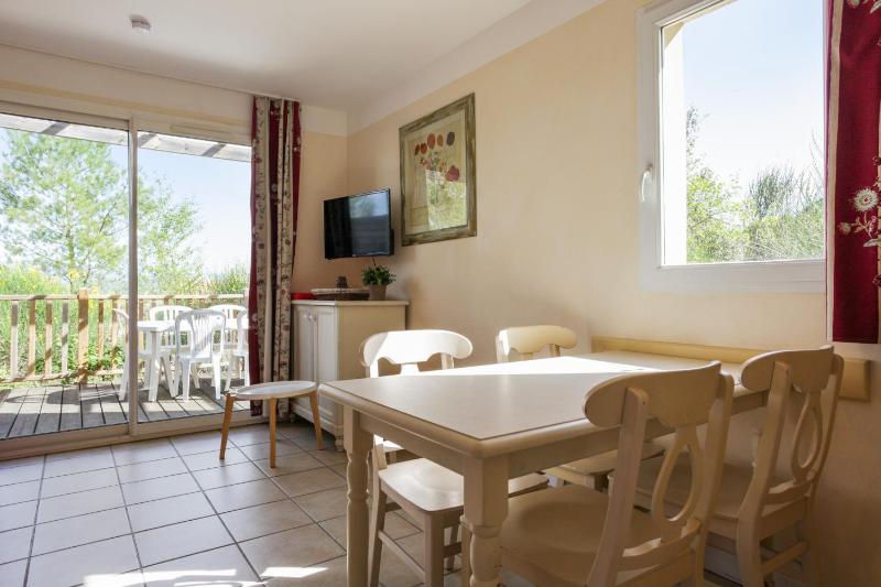 Comfort One-Bedroom House (5 People) image 2