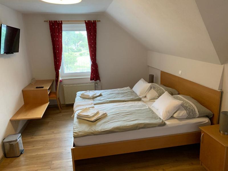 Double Room with Balcony image 3