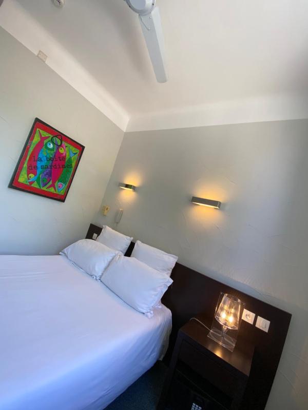 Economy Double Room image 4