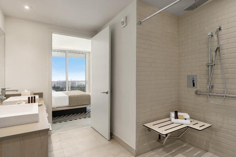 2 Bedroom Suite Ocean view/Pool view-Mobility with Kitchen image 3