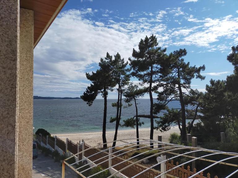 Deluxe Double Room with Side Sea View image 4