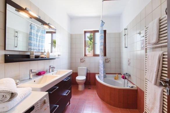 Three-Bedroom Villa image 3