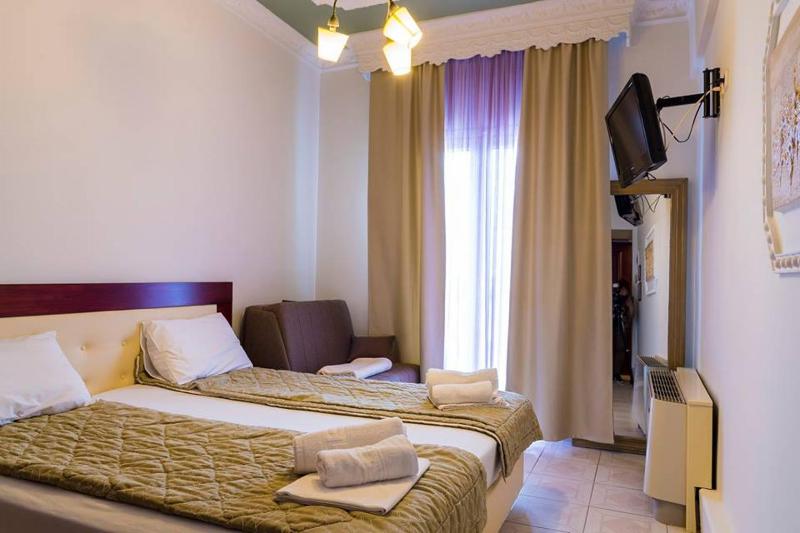 Double or Twin Room with Sea View image 3