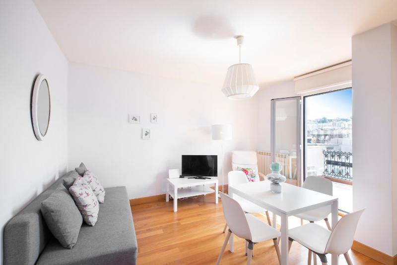 Modern Apartment with Spacious Terrace - image 4