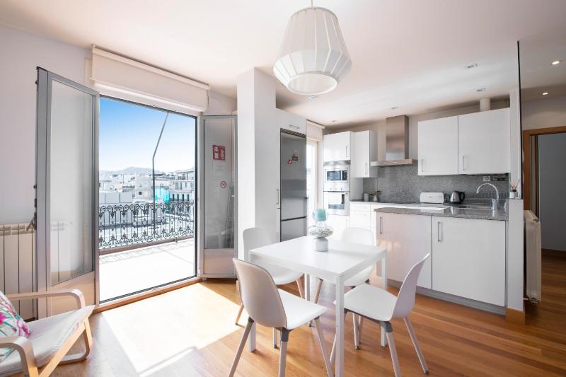 Modern Apartment with Spacious Terrace - image 6