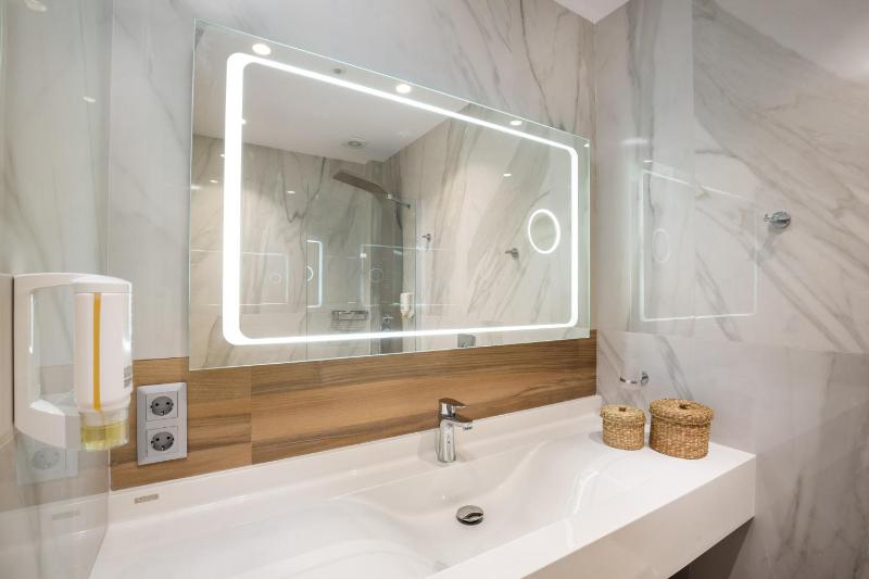 Double or Twin Room with Mountain View image 3