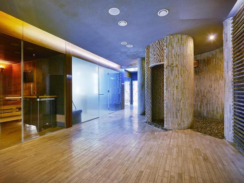 Studio Apartment with Sea View image 3