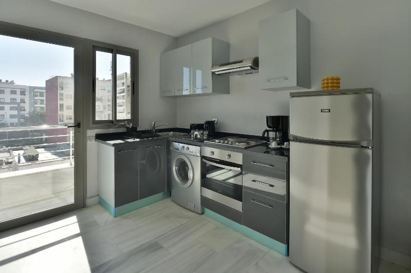 Le Yacht Suites Hotel - image 11