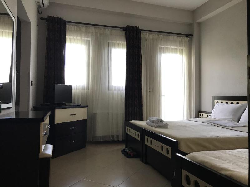 Classic Triple Room image 1
