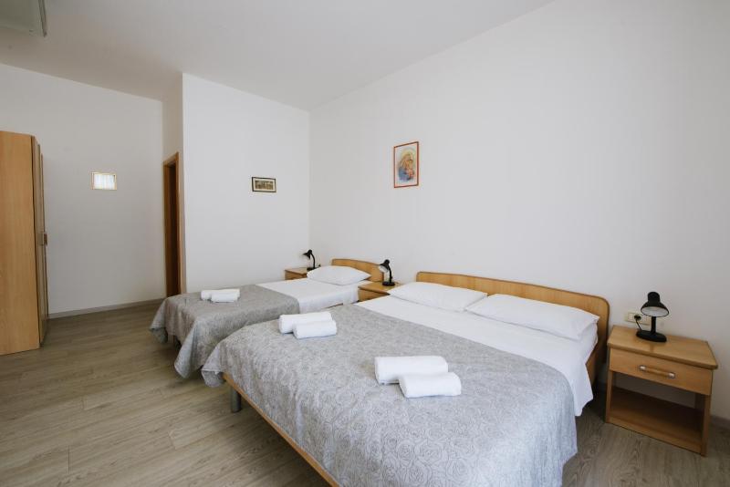 Classic Triple Room image 2