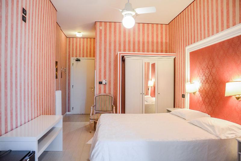 Double Room with Spa Access image 2