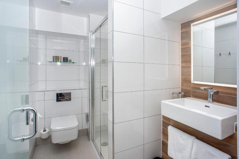 Classic Single Room image 3
