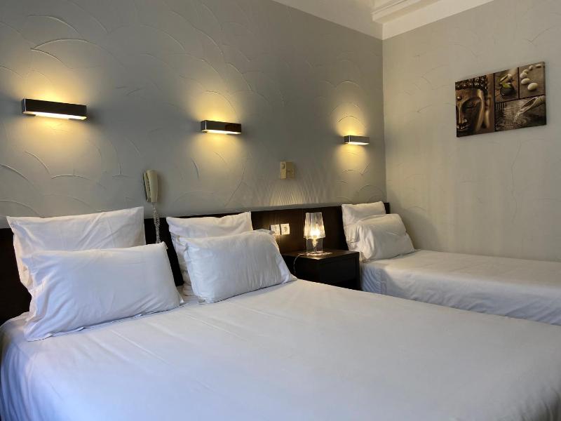 Superior Triple Room image 3