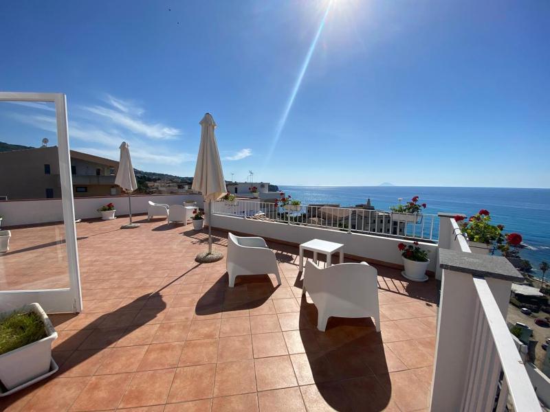 Queen Room with Sea View image 3