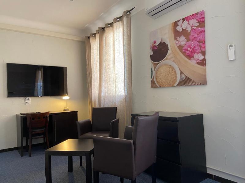 Superior Triple Room image 4