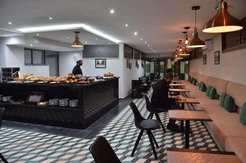 Le Yacht Suites Hotel - image 7