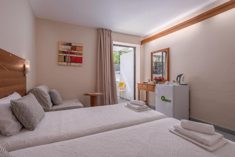 Standard Double Room image 2