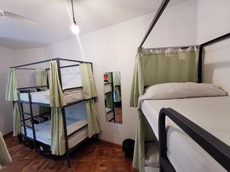 Bed in 8-Bed Mixed Dormitory Room image 4