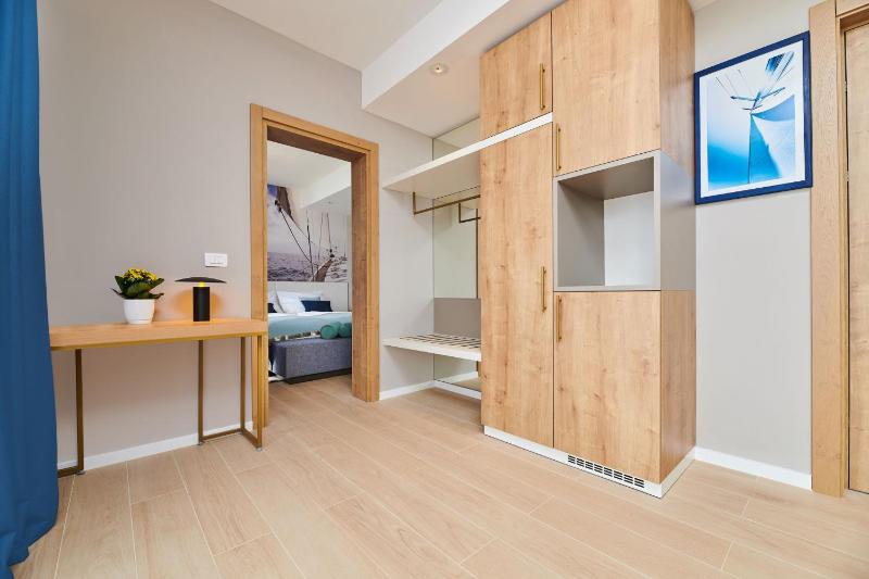 Quadruple Room image 2