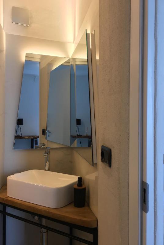 Deluxe Double Room with Sea View image 4