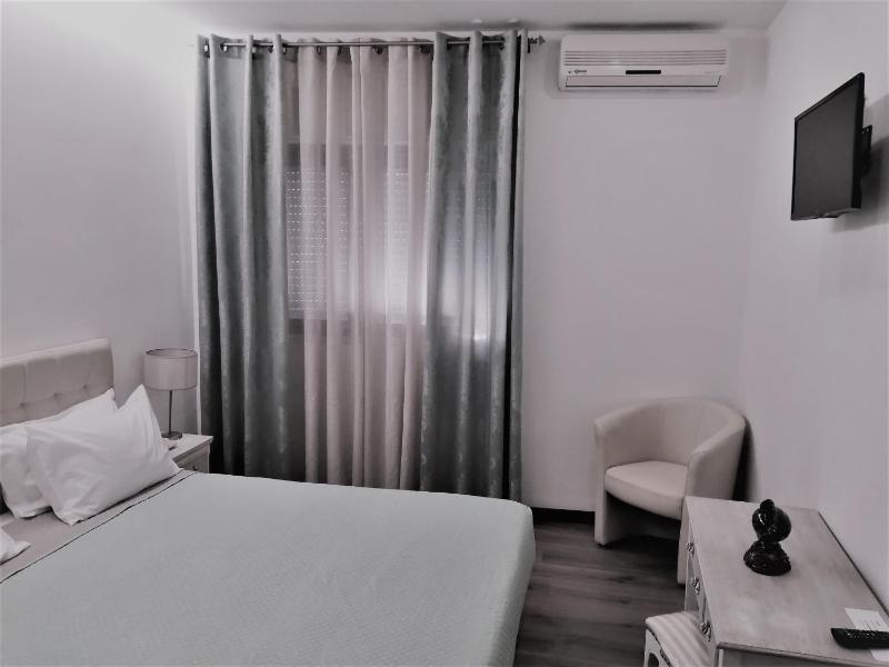 Double Room image 3