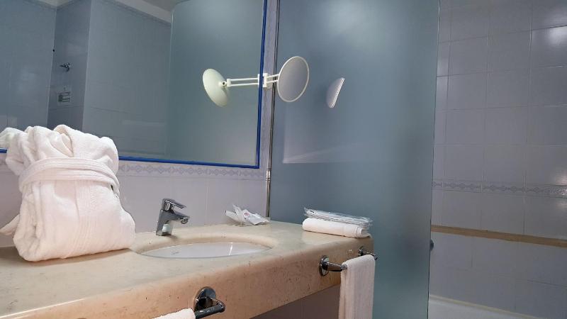 Comfort Double or Twin Room with Spa Access image 4