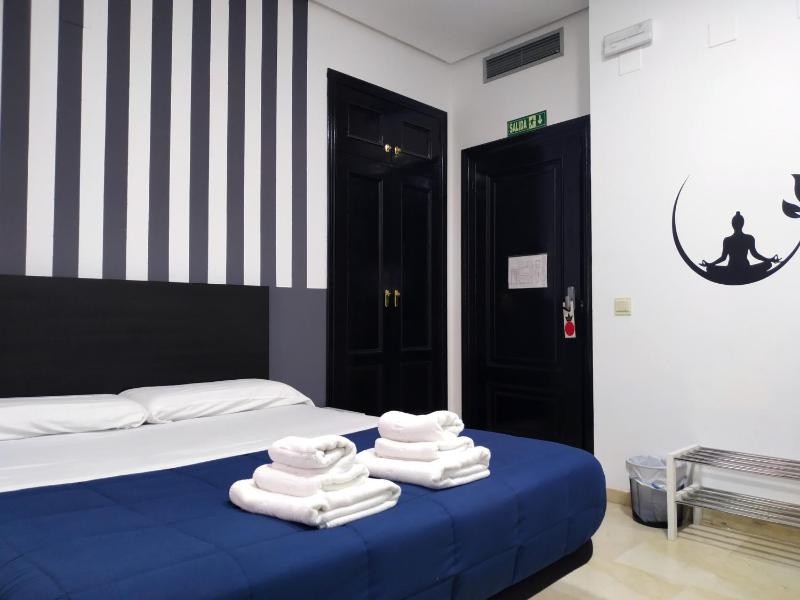 Budget Double Room image 2