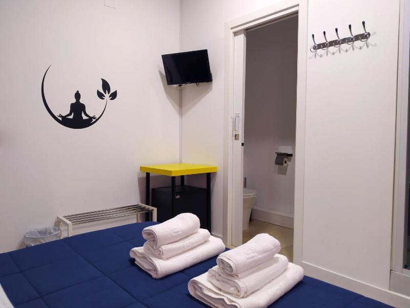 Budget Double Room image 4