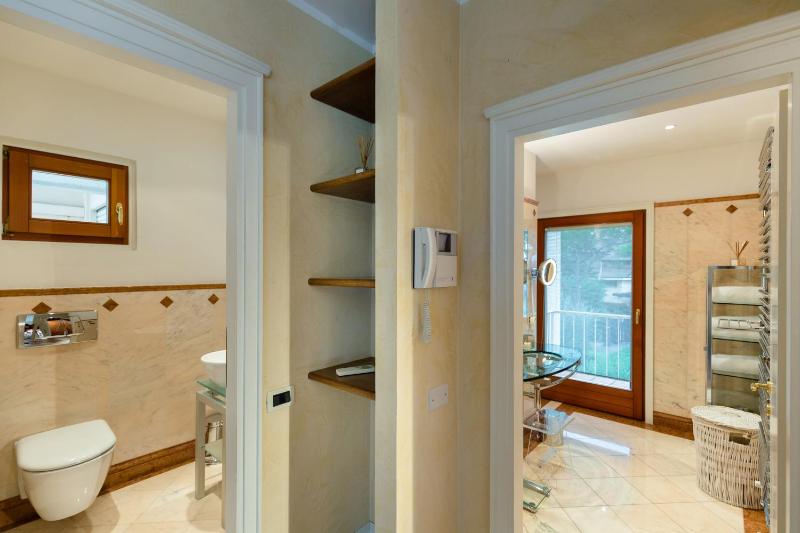 Lake Front Apartment - Direct Lake Access - image 7