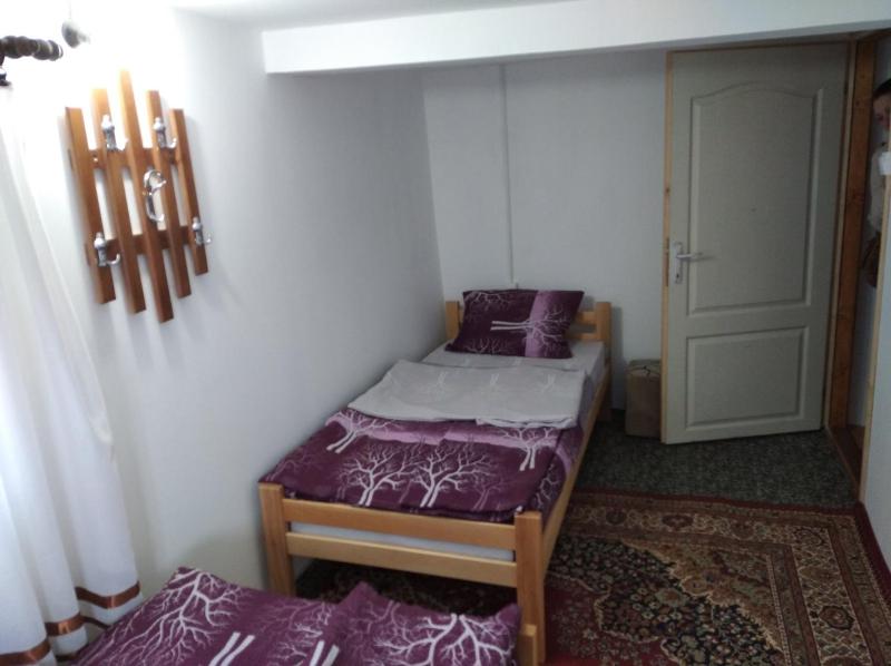 Twin Room with Mountain View image 3