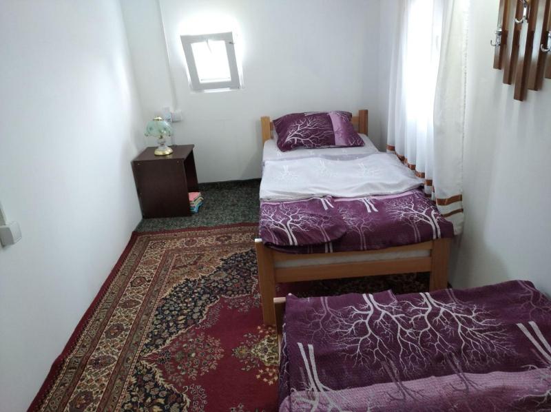 Twin Room with Mountain View image 4