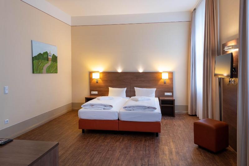 Deluxe Double or Twin Room image 2