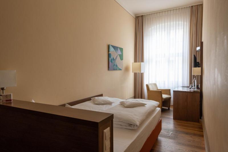 Small Double Room image 4