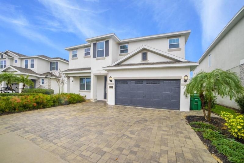 Five-Bedroom House image 1