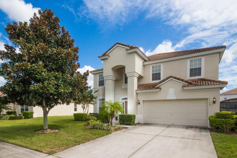 Six-Bedroom House image 1