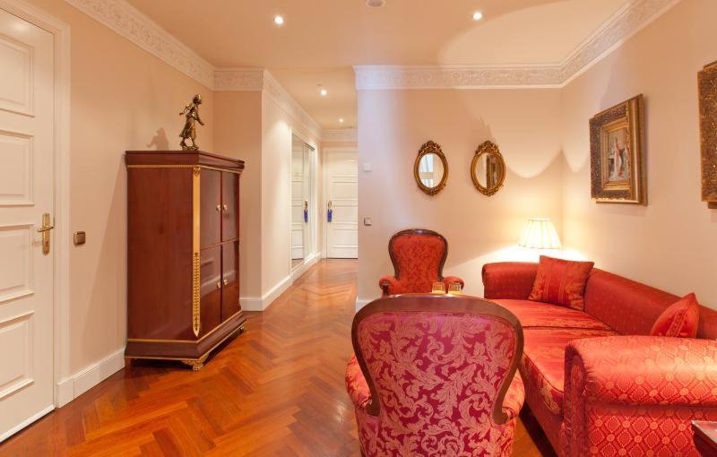 Room #9252229 image 1