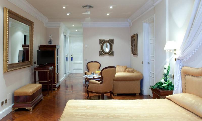 Room #9252229 image 3