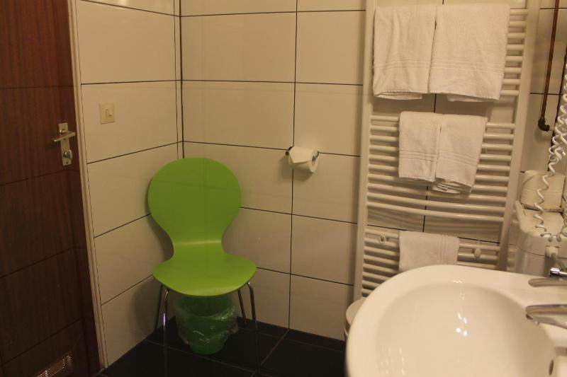 Quadruple Room image 4
