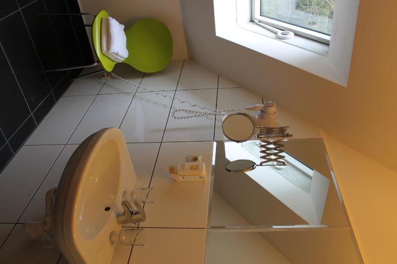 Quadruple Room image 2