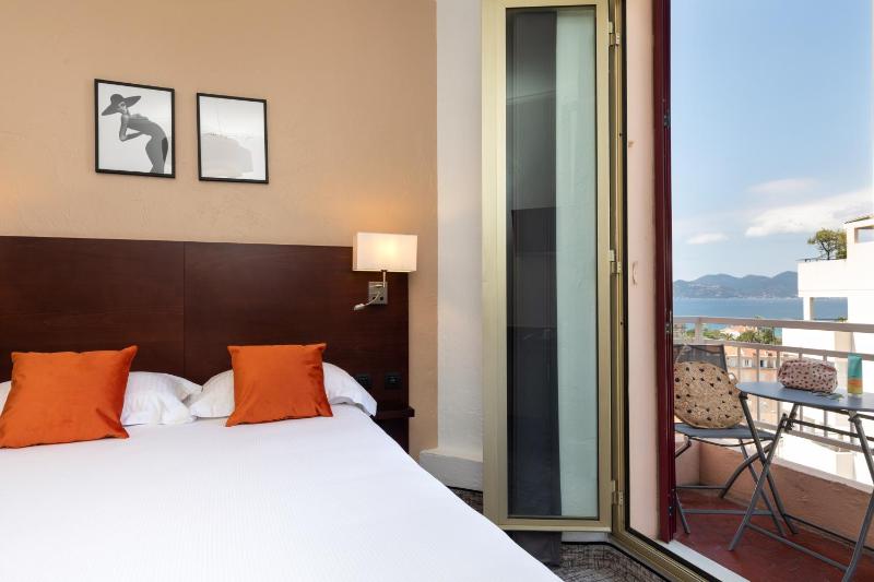 Superior Double Room with Sea View image 1