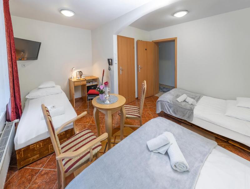 Deluxe Double Room image 3