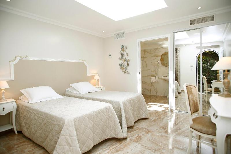 Superior Double or Twin Room - Garden floor image 3