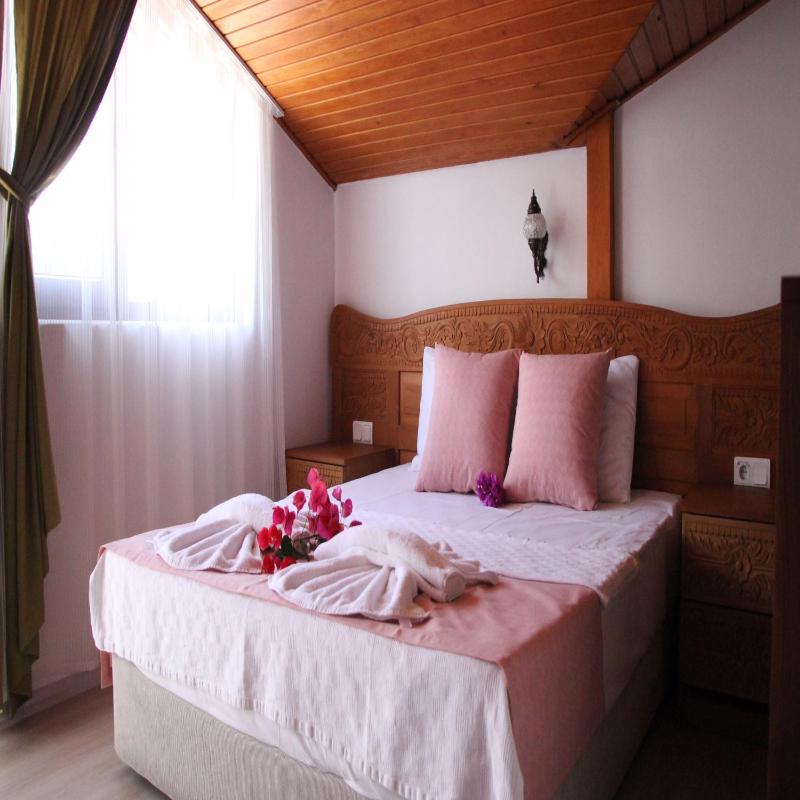 Triple Room with Balcony image 4
