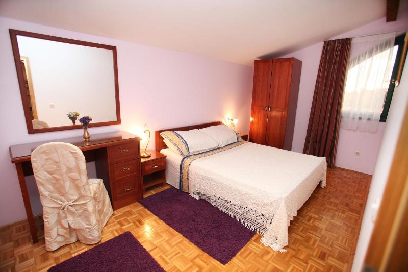 Deluxe Two-Bedroom Apartment image 3