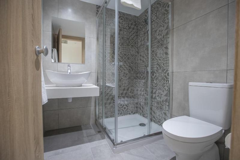 Bohemian Gardens Hotel - image 16