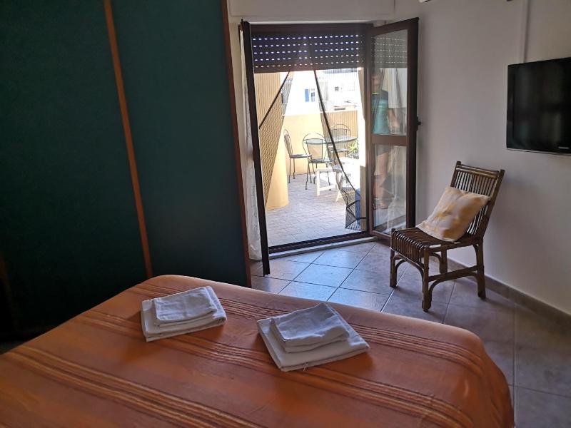 Deluxe Double Room with Sea View image 4