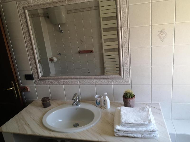 Deluxe Double Room with Sea View image 2