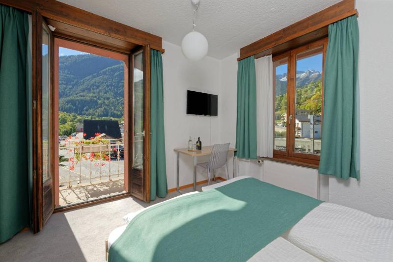 Double or Twin Room with Mountain View image 3