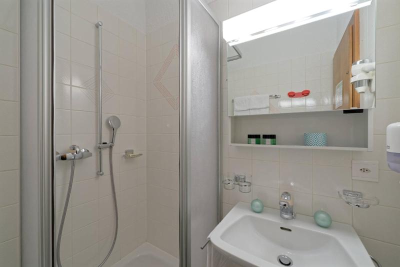 Double or Twin Room with Private Bathroom image 1