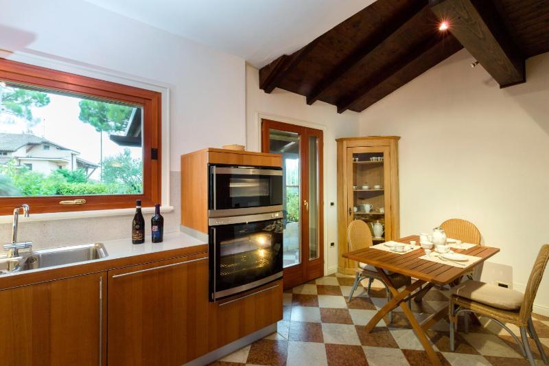 Lake Front Apartment - Direct Lake Access - image 11